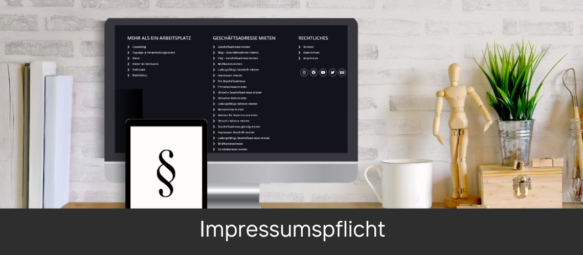 Ein Arbeitsbereich mit einem Tablet, das Inhalte zu rechtlichen Themen zeigt, speziell zur Impressumspflicht, umgeben von Büromaterialien.